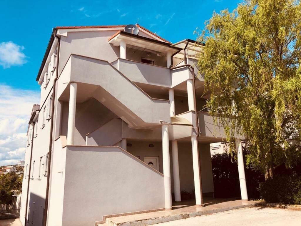 Tomisha Apartment Pjescana Uvala Luaran gambar